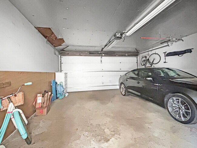 Building Photo - 6766 N Onarga Ave