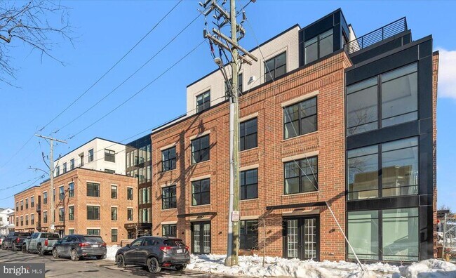 Building Photo - 811 N Columbus St