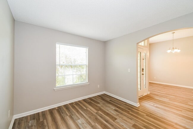 Building Photo - 1747 Northglen Cir