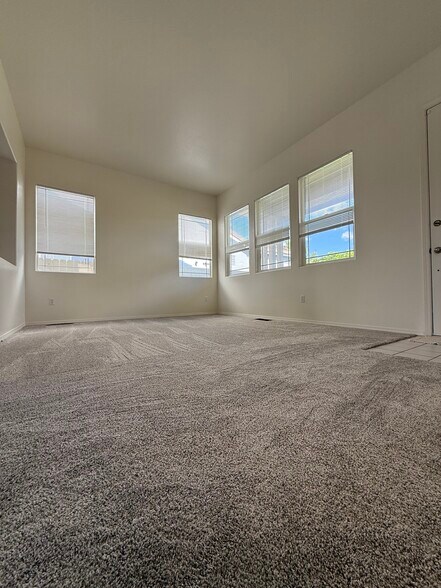 living Room - 1640 Cattlemen Ct