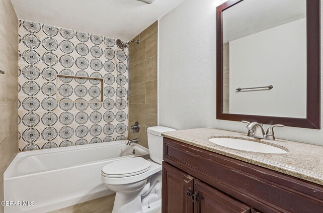 Building Photo - 3020 Wedgewood Dr