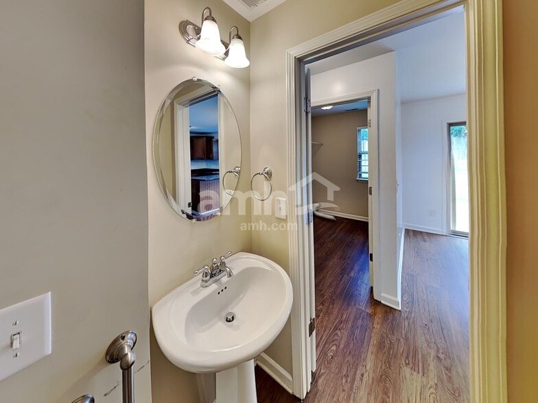 Building Photo - 484 Albion Cir