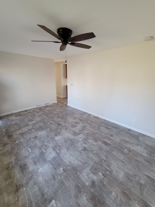 Building Photo - 3 Bedroom, 2 Bath Single Family Home in Camanche, IA