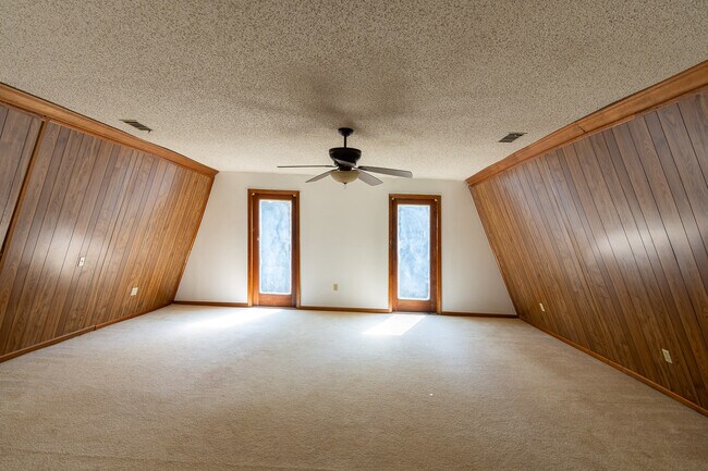 Building Photo - 2865 Old Thomson Rd