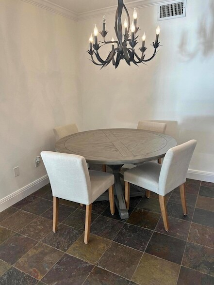 Building Photo - 625 NW North River Dr