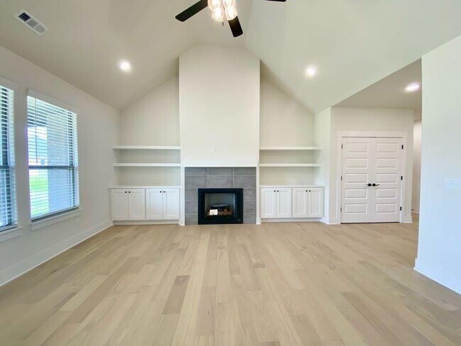 Building Photo - 730 Marianne St