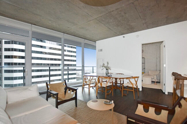 Building Photo - 60 E Randolph St