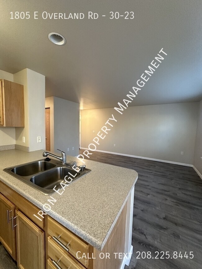 Building Photo - 1805 E Overland Rd