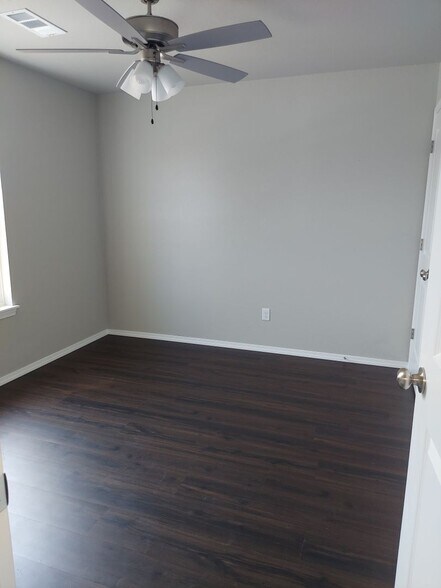 Building Photo - 2124 Ingalls Ln