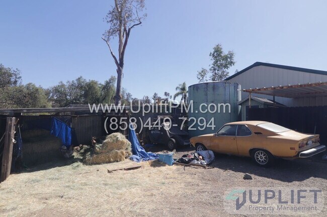 Building Photo - 1425 Cedar St