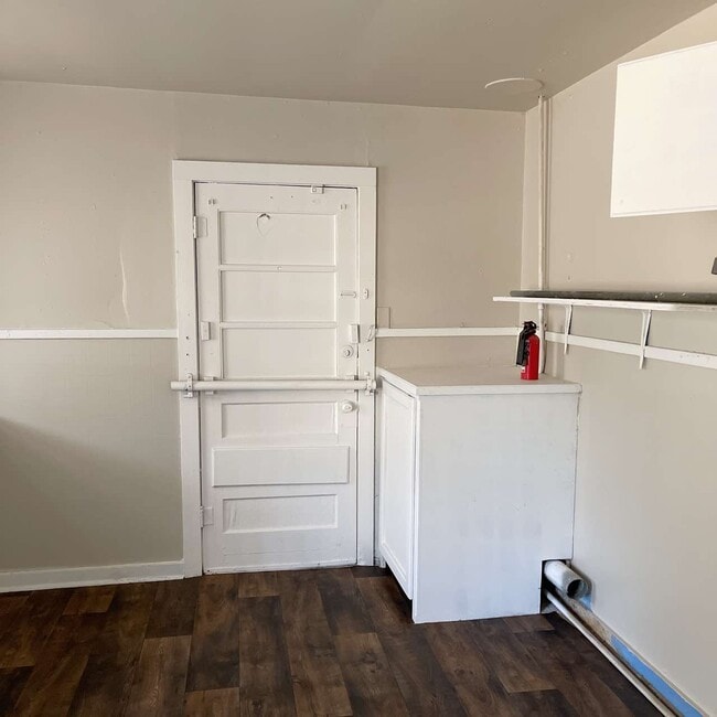 Building Photo - 1008 S 3rd St