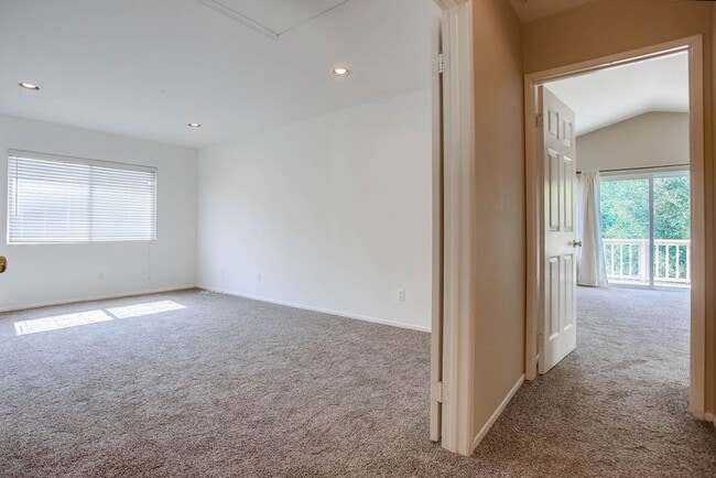 Building Photo - Available Now!! Spacious 4 Bedroom Plus a ...