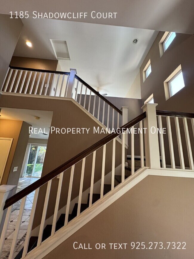 Building Photo - 1185 Shadowcliff Ct