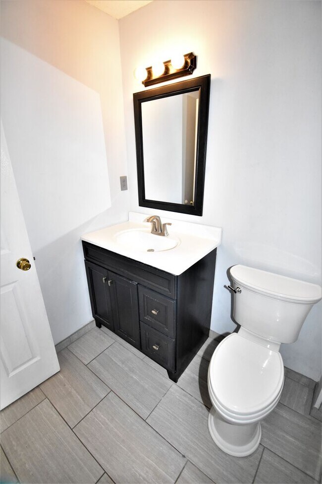 Building Photo - 3 Bedroom Pet Friendly Home For Rent!