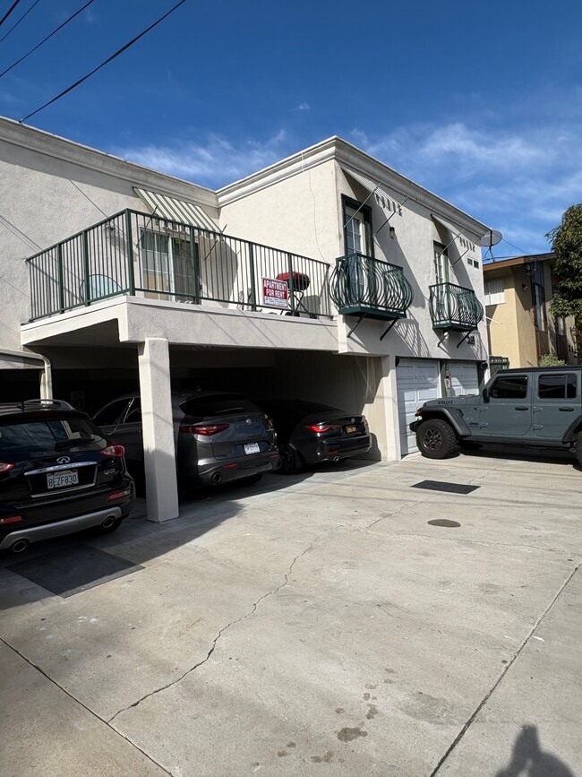 Front of building - 263 Molino Ave