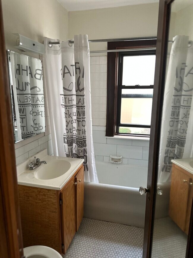 Building Photo - 5480 S Cornell Ave