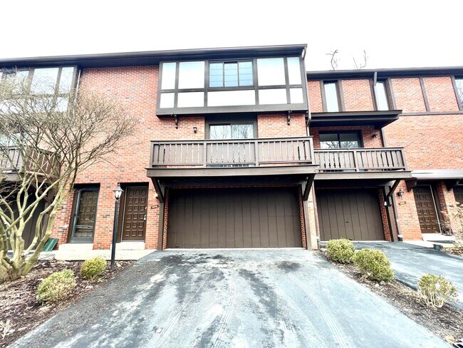 Primary Photo - Sewickley Heights - Gorgeous Townhouse - 3...