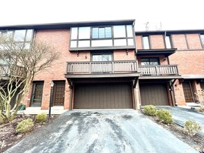 Building Photo - Sewickley Heights - Gorgeous Townhouse - 3...