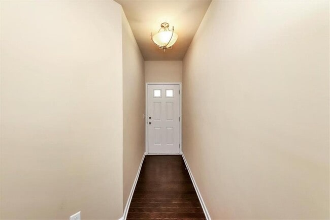 Building Photo - 182 Townview Dr