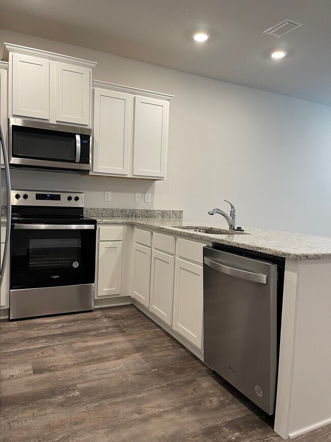 Building Photo - 1630 Iroquois Ct