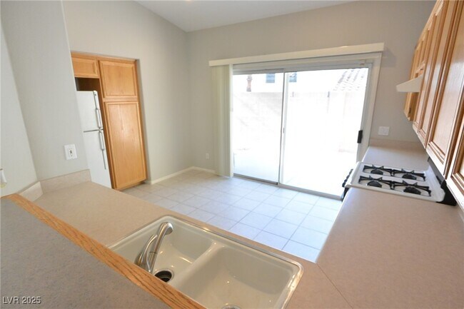 Building Photo - 10412 Sloping Hill Ave