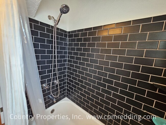 Building Photo - Charming Downtown House with Modern Amenit...