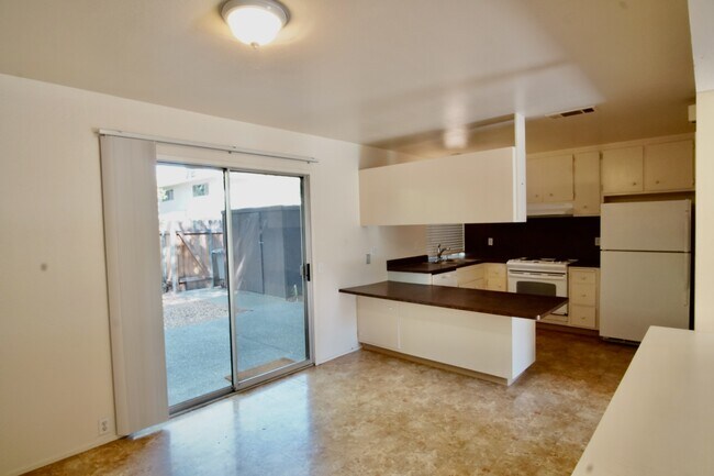Building Photo - 1597 Drake Dr