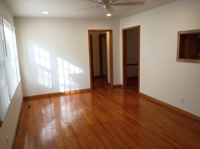 Building Photo - 12504 E 33rd St S