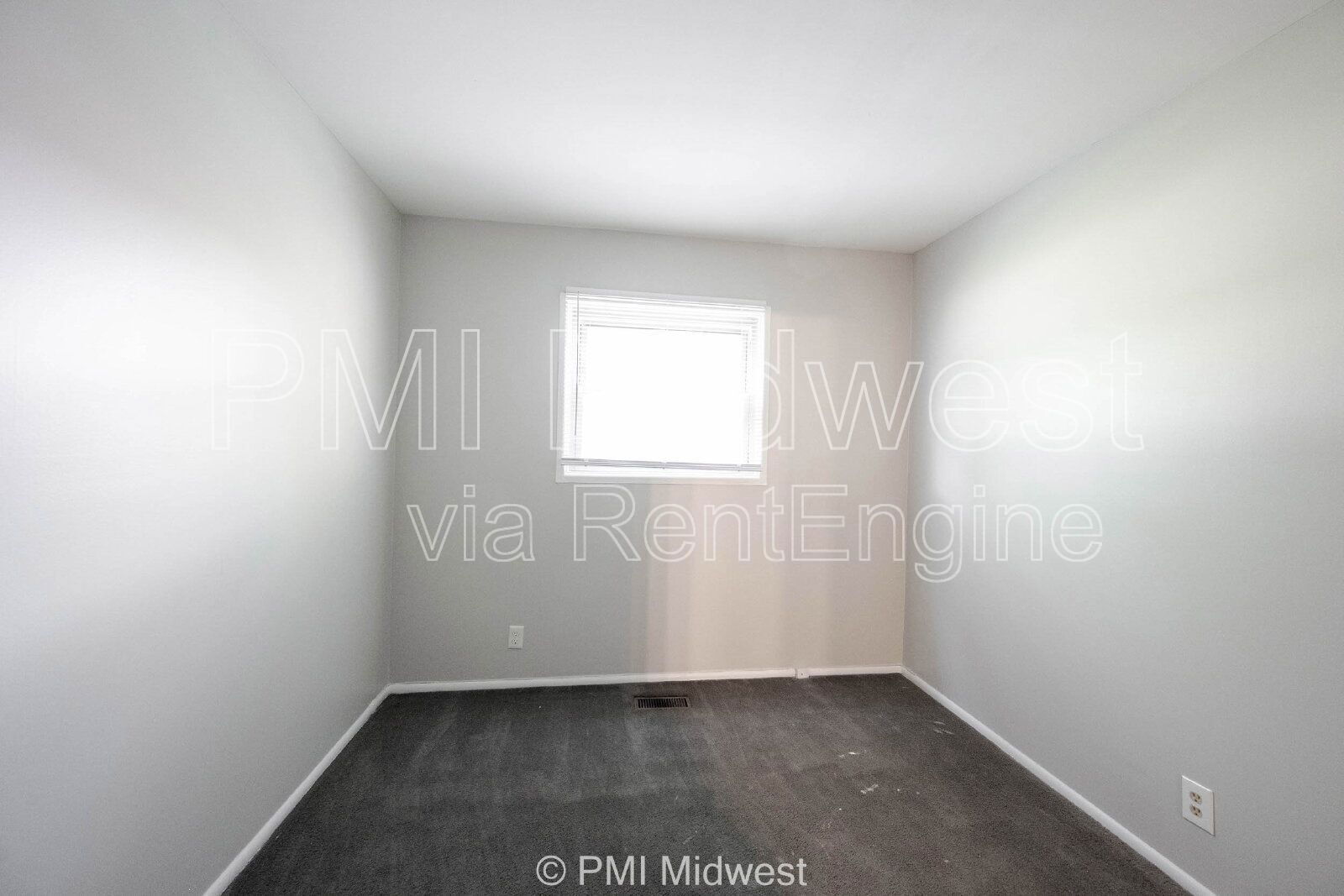 Building Photo - 3926 Malibu Dr