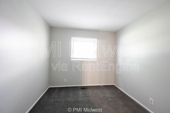 Building Photo - 3926 Malibu Dr