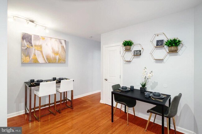 Building Photo - 7076 Forrest Ave