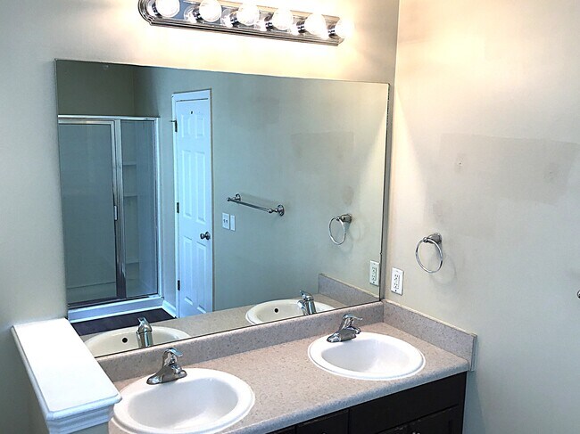 Building Photo - 30 Concordia Ct