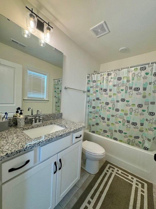 Building Photo - 5BR/4BA w/ Guest Suite + Loft in Hampton Woods