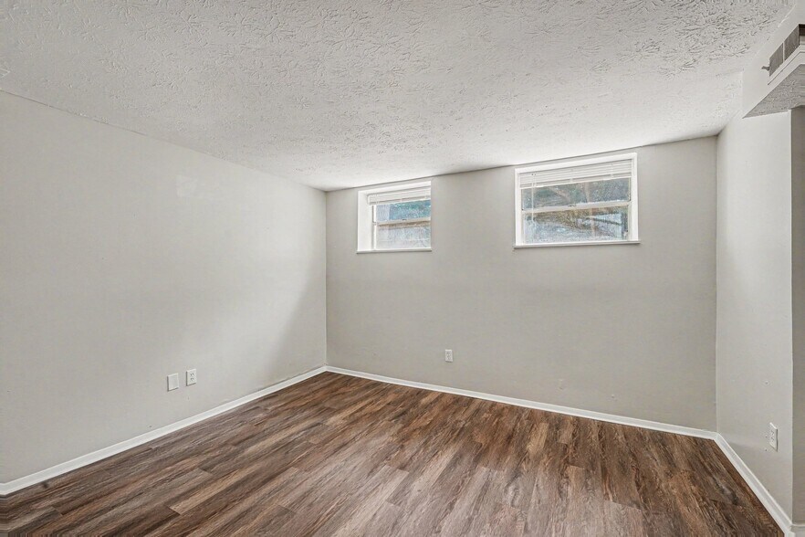 Building Photo - 566 Glenwood Ave