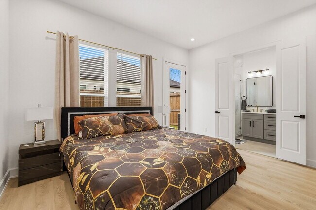 Building Photo - 6528 Weston St