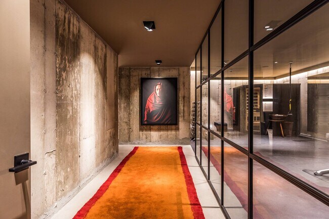 Building Photo - 265 Three Mile Harbor Hog Creek Rd