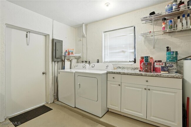 Building Photo - 1140 5th St S