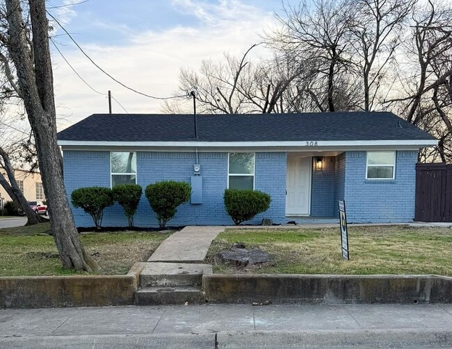 Building Photo - 308 E Bourn St