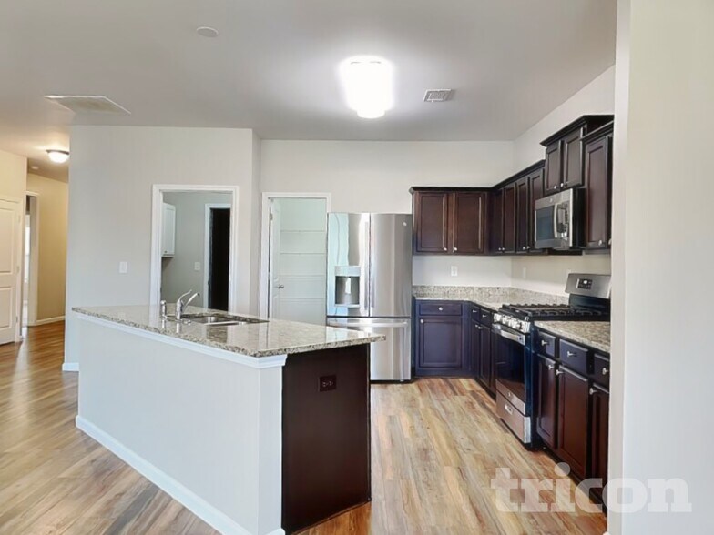 Building Photo - 731 Independence Ave