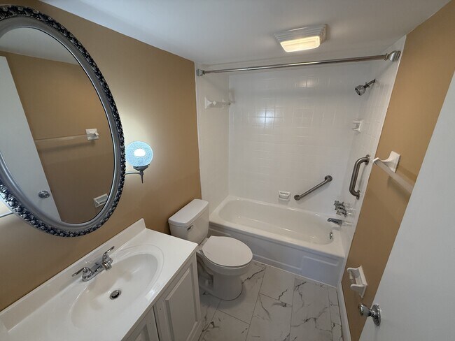 Building Photo - 21280 Brinson Ave