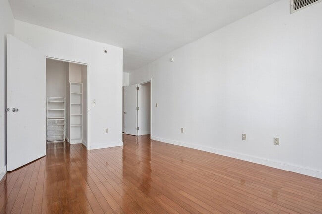 Building Photo - 20 Newport Pkwy