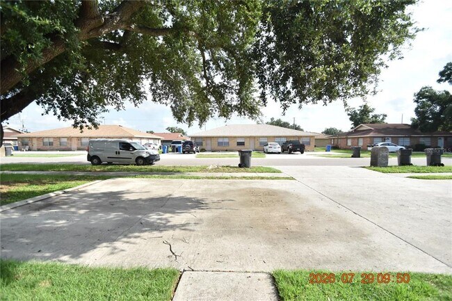Building Photo - 411 Big Cedar Way