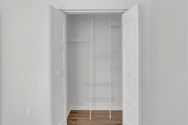 Building Photo - 2613 Stratford Ln