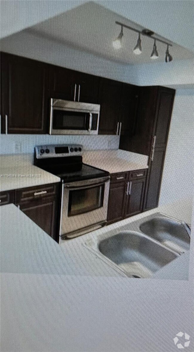 Building Photo - 10441 SW 155th Ct