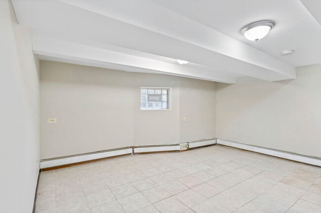 Building Photo - 5714 N Christiana Ave