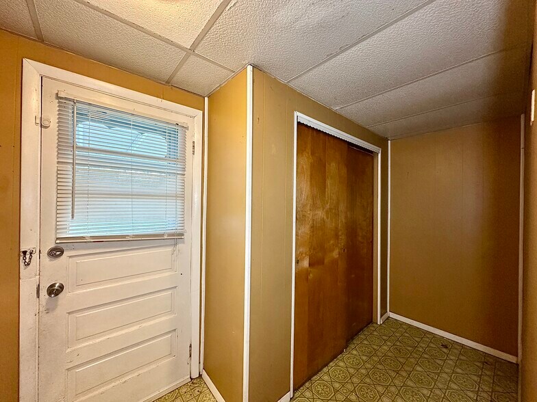 Building Photo - 105 W Chartes St