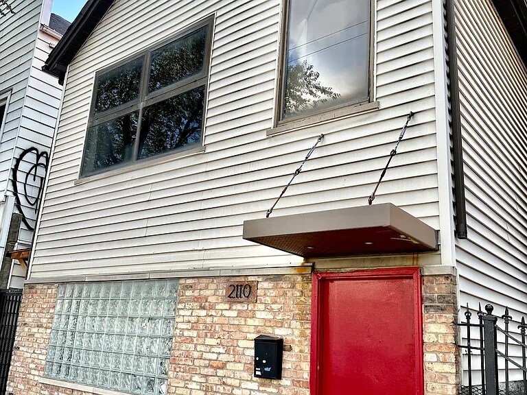 Building Photo - 2110 N Western Ave