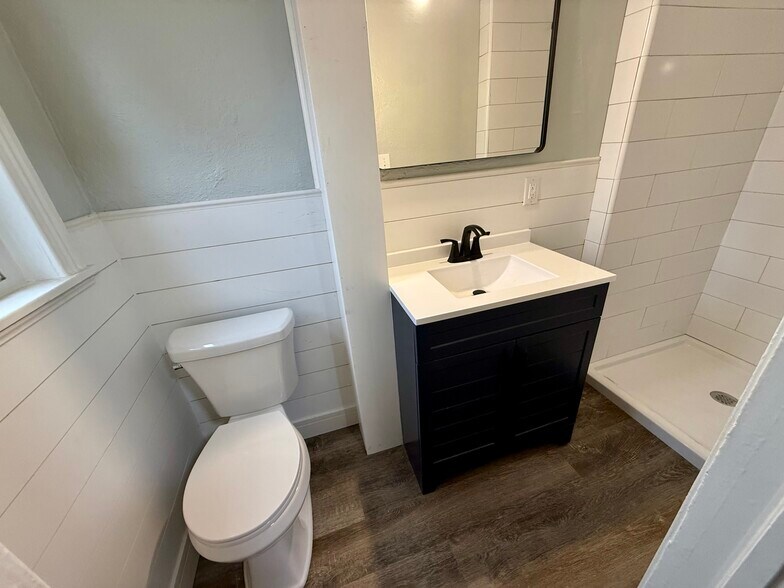 Building Photo - 327 1st Ave