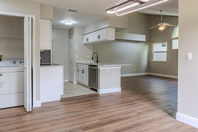 Building Photo - 5004 Laguna Bay Cir