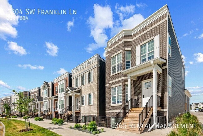 Building Photo - 1204 SW Franklin Dr